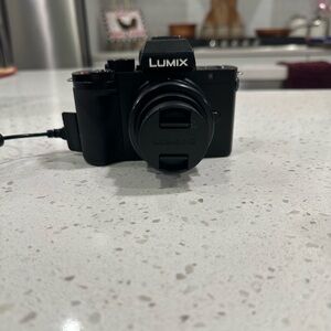LUMIX DC-G100K